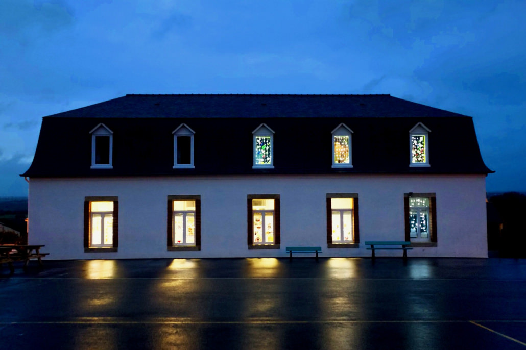 L'école illuminée pour la fête des lumières